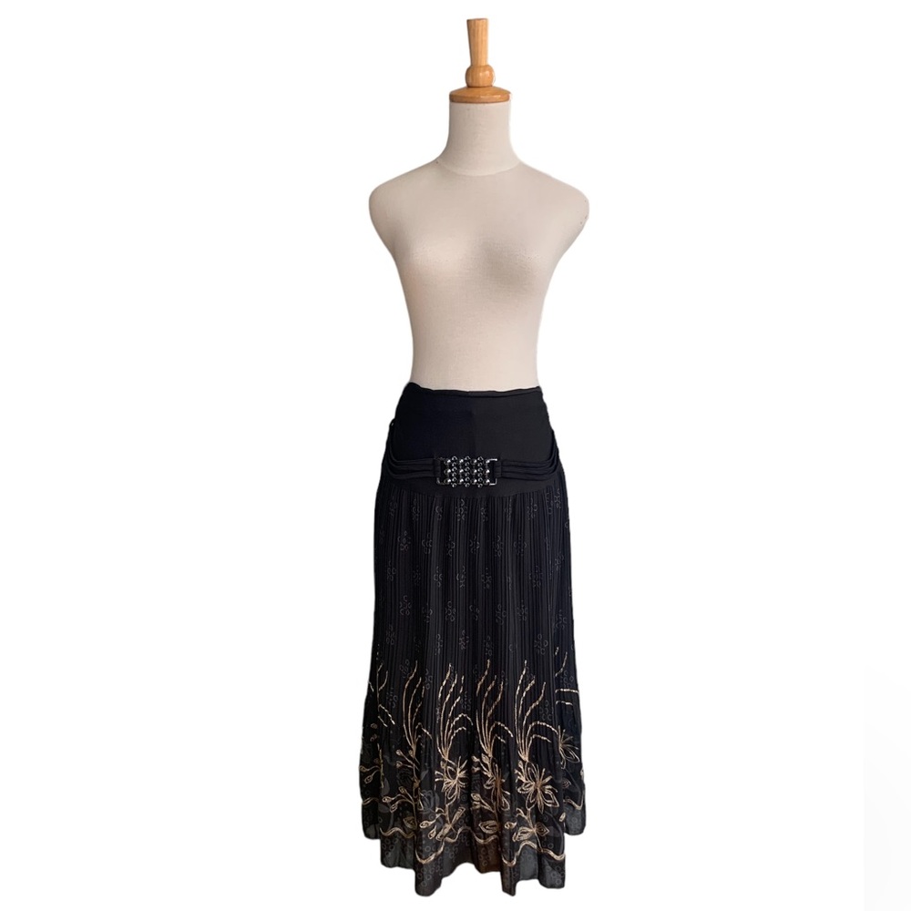 Pleated Embroidery Skirt